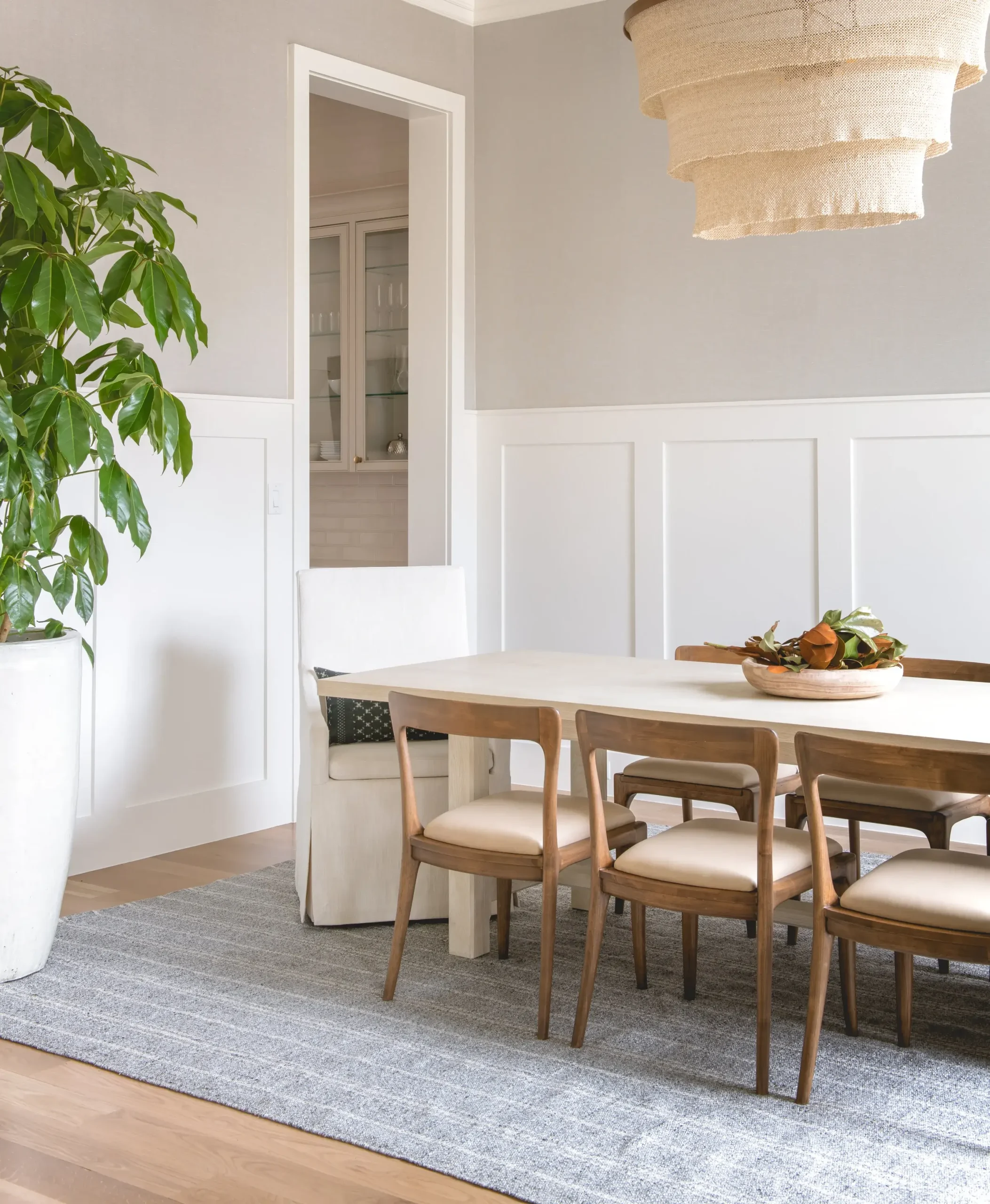 پنل های چوبی دیواری سفید