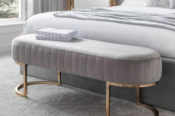 پاف جلوی تخت خواب