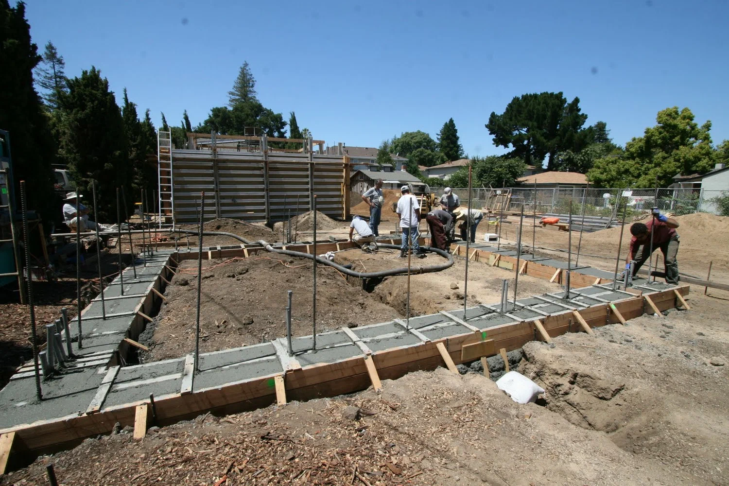 آمادهسازی زمین و فونداسیون خانه ویلایی