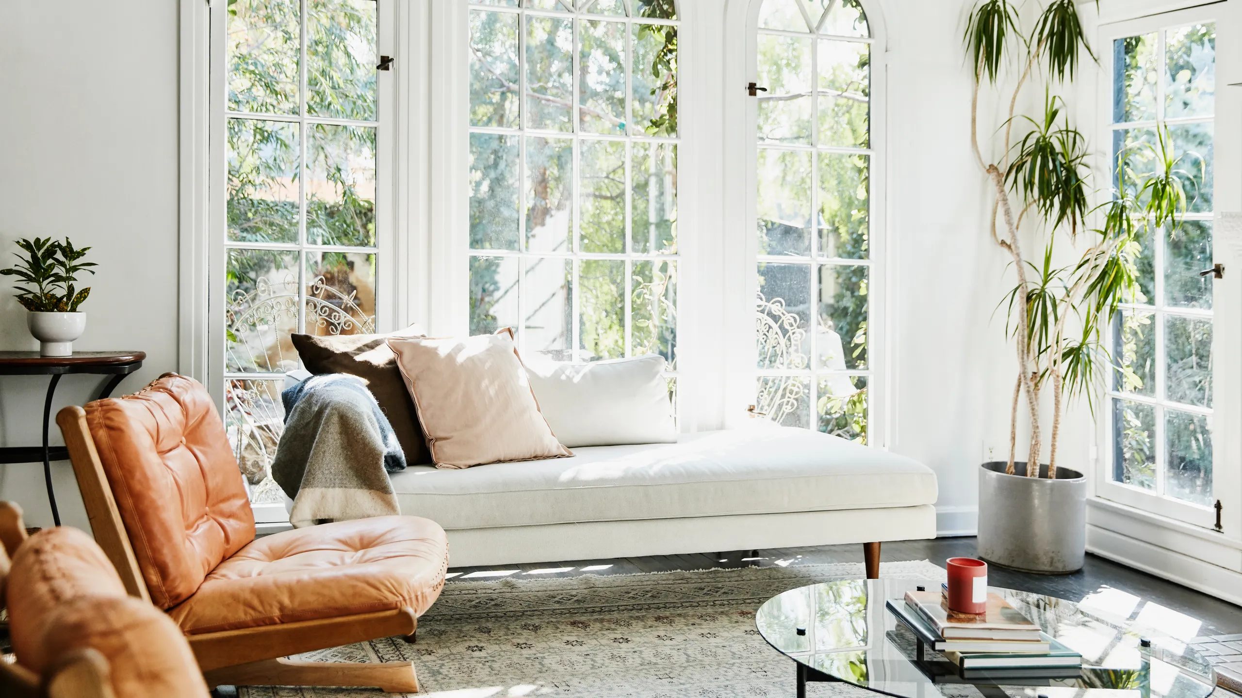 مبلمان روشن و گرم