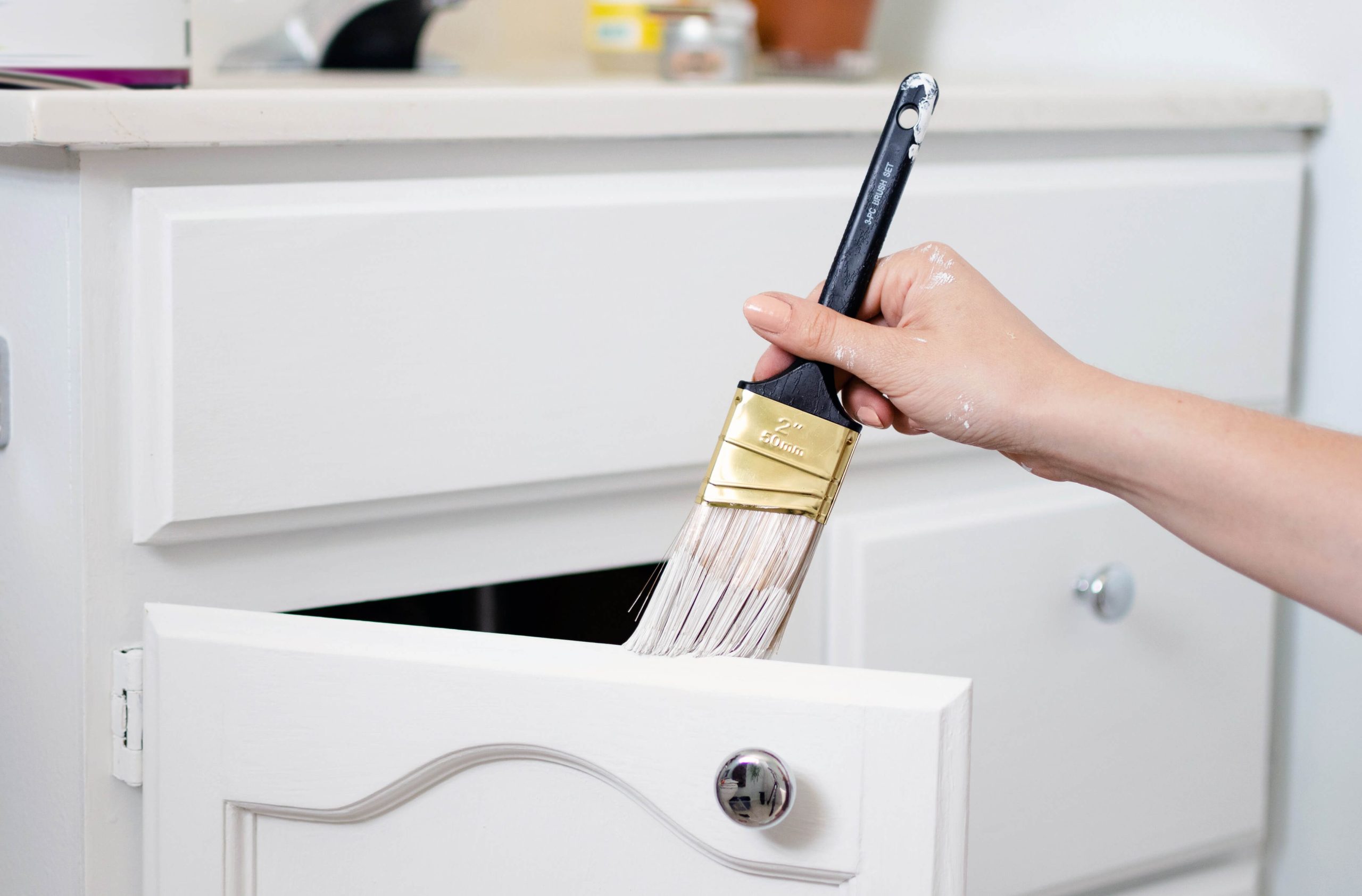 تغییر در آشپزخانه با رنگ آمیزی مجدد کابینتها