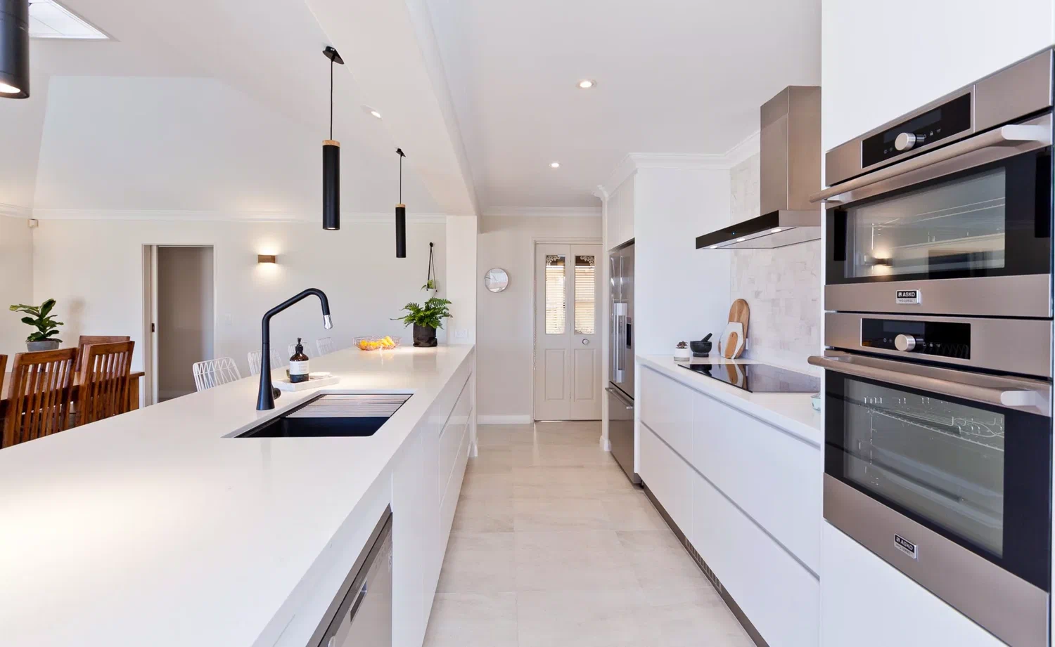 یک آشپزخانه مدرن و مجهز