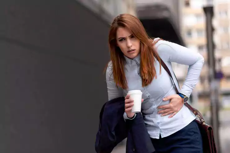 گرفتگی و درد شکمی به علت کیست تخمدان پاره‌شده