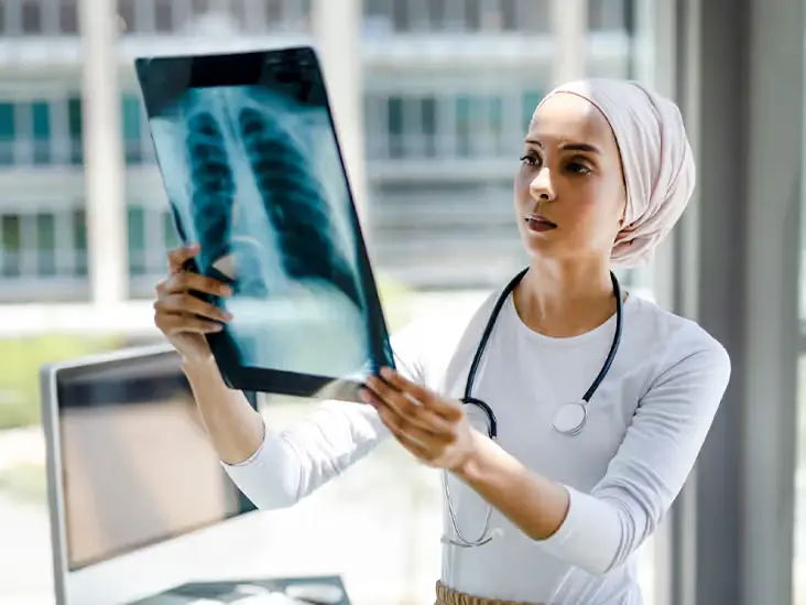 بررسی درد قفسه سینه توسط پزشک