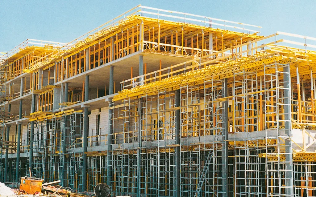 قالب بندی و آرماتور بندی فونداسیون خانه ویلایی