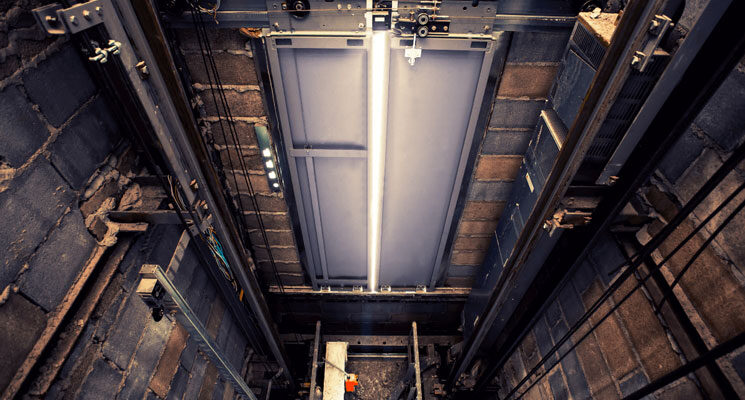 هزینه سرویس آسانسور با مالک است یا مستاجر